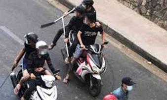 Đưa người gặp nạn đi cấp cứu, thanh niên bị chém suýt chết Đưa người gặp nạn đi cấp cứu, thanh niên bị chém suýt chết