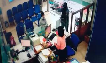 NÓNG: Đang truy bắt tên cướp ngân hàng ở Tiền Giang NÓNG: Đang truy bắt tên cướp ngân hàng ở Tiền Giang