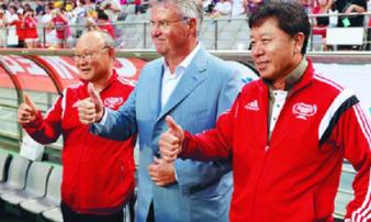 Báo Hàn Quốc chỉ ra một thứ mà HLV Park Hang-seo có nhưng Guus Hiddink thì không Báo Hàn Quốc chỉ ra một thứ mà HLV Park Hang-seo có nhưng Guus Hiddink thì không