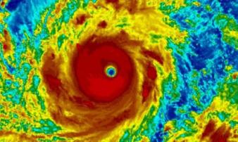 Siêu bão Mangkhut mạnh tương đương siêu bão Haiyan năm 2013 từng gây thảm họa 7000 người chết Siêu bão Mangkhut mạnh tương đương siêu bão Haiyan năm 2013 từng gây thảm họa 7000 người chết