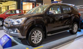 Isuzu mu-X 2018 ra mắt, giá thấp hơn Toyota Fortuner 206 triệu Isuzu mu-X 2018 ra mắt, giá thấp hơn Toyota Fortuner 206 triệu
