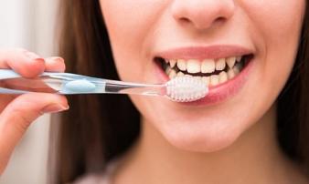 Hãy học cách đánh răng an toàn nếu bạn không muốn mắc phải hàng loạt căn bệnh nguy hiểm Hãy học cách đánh răng an toàn nếu bạn không muốn mắc phải hàng loạt căn bệnh nguy hiểm