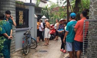Một cán bộ ngân hàng chết trong tư thế treo cổ ở nhà riêng Một cán bộ ngân hàng chết trong tư thế treo cổ ở nhà riêng