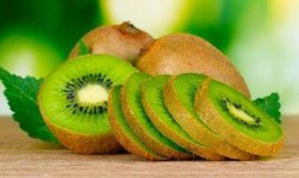 Cậu bé 10 tuổi cấp cứu sau khi ăn kiwi, cha mẹ chú ý những quả trẻ dễ dị ứng Cậu bé 10 tuổi cấp cứu sau khi ăn kiwi, cha mẹ chú ý những quả trẻ dễ dị ứng