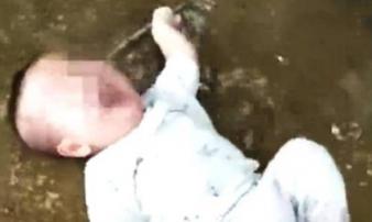 Dân mạng TQ phẫn nộ bà mẹ trẻ vứt hai con trai xuống mương nước Dân mạng TQ phẫn nộ bà mẹ trẻ vứt hai con trai xuống mương nước