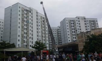 Nổ gas ở chung cư 12 tầng, hàng trăm người hoảng loạn Nổ gas ở chung cư 12 tầng, hàng trăm người hoảng loạn