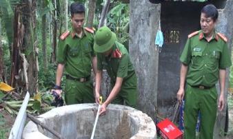 Tạm giữ người mẹ ném con trai 2 tuổi xuống giếng nước Tạm giữ người mẹ ném con trai 2 tuổi xuống giếng nước