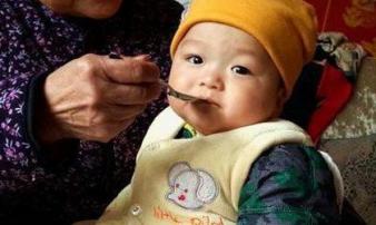 Bé 4 tuổi bị ung thư dạ dày vì món ăn quen thuộc trong bữa cơm người Việt Bé 4 tuổi bị ung thư dạ dày vì món ăn quen thuộc trong bữa cơm người Việt