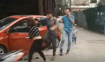Chồng lên gối, đánh, đạp vợ dã man giữa đường trước mặt con nhỏ Chồng lên gối, đánh, đạp vợ dã man giữa đường trước mặt con nhỏ