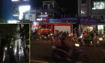 Cháy nhà 4 tầng ở đường Phan Văn Trị, người dân hoảng loạn Cháy nhà 4 tầng ở đường Phan Văn Trị, người dân hoảng loạn