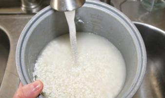 Những sai lầm không thể ngờ tới khi nấu cơm gây mất dinh dưỡng và tổn hại sức khỏe cần chú ý ngay Những sai lầm không thể ngờ tới khi nấu cơm gây mất dinh dưỡng và tổn hại sức khỏe cần chú ý ngay