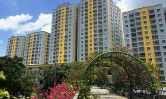 Dân Carina Plaza chính thức trở về sau vụ cháy 13 người chết Dân Carina Plaza chính thức trở về sau vụ cháy 13 người chết