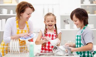 Cách để con tự giác làm việc nhà không phải cha mẹ Việt nào cũng dám thử Cách để con tự giác làm việc nhà không phải cha mẹ Việt nào cũng dám thử