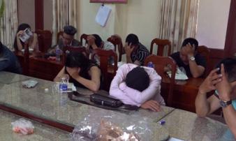 Bắt quả tang 78 người tàng trữ, sử dụng ma túy trong quán karaoke ở Bến Tre Bắt quả tang 78 người tàng trữ, sử dụng ma túy trong quán karaoke ở Bến Tre
