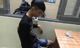 Thanh niên truy bắt, khống chế 2 tên cướp 15 tuổi trên đường phố Sài Gòn Thanh niên truy bắt, khống chế 2 tên cướp 15 tuổi trên đường phố Sài Gòn