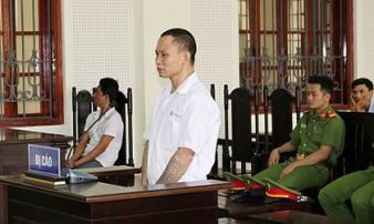 Nửa đêm đột nhập chém tới tấp chị hàng xóm nuôi con một mình Nửa đêm đột nhập chém tới tấp chị hàng xóm nuôi con một mình