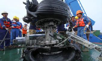 Nóng: Mảnh vỡ từ máy bay Indonesia bị rơi có thể giúp tìm MH370 Nóng: Mảnh vỡ từ máy bay Indonesia bị rơi có thể giúp tìm MH370