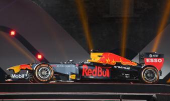 Soi chiếc xe đua F1 giá 317 tỷ vừa lăn bánh ở Hà Nội Soi chiếc xe đua F1 giá 317 tỷ vừa lăn bánh ở Hà Nội