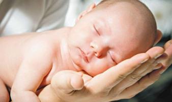 “Hãy cho hai ta 6 tuần mẹ nhé”, bức thư gửi mẹ của bé sơ sinh khiến hàng triệu người rơi nước mắt “Hãy cho hai ta 6 tuần mẹ nhé”, bức thư gửi mẹ của bé sơ sinh khiến hàng triệu người rơi nước mắt