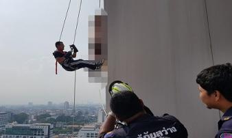 Thái Lan: Phát hiện thi thể người bị treo trên nóc tòa nhà 31 tầng và một tờ giấy ghi chú vô cùng bí ẩn Thái Lan: Phát hiện thi thể người bị treo trên nóc tòa nhà 31 tầng và một tờ giấy ghi chú vô cùng bí ẩn