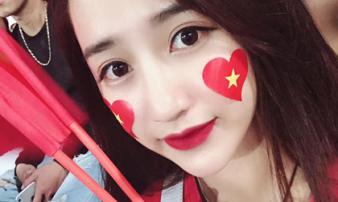 Nhan sắc xinh đẹp của 4 nữ CĐV nổi như cồn khi đi xem AFF Cup Nhan sắc xinh đẹp của 4 nữ CĐV nổi như cồn khi đi xem AFF Cup