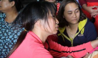 Phút hoảng sợ của mẹ bé gái bị đối tượng nghi 'ngáo đá' khống chế trong nhà tắm Phút hoảng sợ của mẹ bé gái bị đối tượng nghi 'ngáo đá' khống chế trong nhà tắm