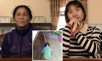 Cô giáo buộc dây vào bé trai tự kỷ để an toàn cho chính cháu bé và cho các em học sinh khác Cô giáo buộc dây vào bé trai tự kỷ để an toàn cho chính cháu bé và cho các em học sinh khác