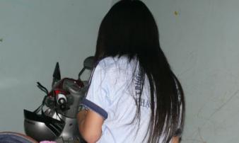 Cha ruột ra đầu thú khai nhận nhiều lầm xâm hại con gái tại nhà suốt 3 năm trời Cha ruột ra đầu thú khai nhận nhiều lầm xâm hại con gái tại nhà suốt 3 năm trời