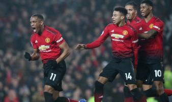 Mourinho 'dũng cảm', Man United khiến Old Trafford tự hào trong ngày đối đầu Arsenal Mourinho 'dũng cảm', Man United khiến Old Trafford tự hào trong ngày đối đầu Arsenal
