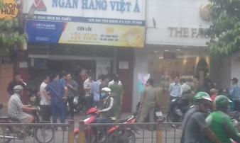 Nhân chứng tiết lộ về hành động của nghi phạm cướp ngân hàng tại quận Bình Thạnh Nhân chứng tiết lộ về hành động của nghi phạm cướp ngân hàng tại quận Bình Thạnh