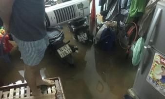 Đà Nẵng phố biến thành sông, hàng loạt nhà dân ngập trong biển nước Đà Nẵng phố biến thành sông, hàng loạt nhà dân ngập trong biển nước