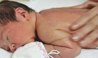 Mẹ hãy mát xa vị trí này cho bé con sẽ khỏe mạnh lớn nhanh ít ốm đau bệnh tật Mẹ hãy mát xa vị trí này cho bé con sẽ khỏe mạnh lớn nhanh ít ốm đau bệnh tật