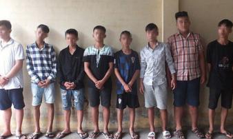 Băng cướp nhí dùng dao đâm nhóm học sinh để lấy điện thoại Băng cướp nhí dùng dao đâm nhóm học sinh để lấy điện thoại