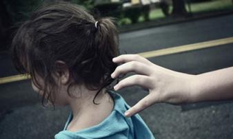 Cha mẹ làm những điều này, con biết cách thoát thân khi gặp 'mẹ mìn', nguy hiểm Cha mẹ làm những điều này, con biết cách thoát thân khi gặp 'mẹ mìn', nguy hiểm