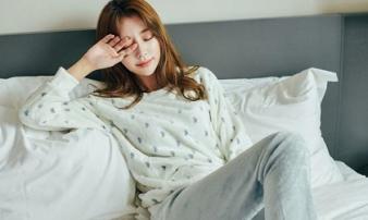 Thói quen trước khi ngủ nhiều người Việt vẫn nghĩ không sao nhưng cực nguy hại thậm chí mất mạng Thói quen trước khi ngủ nhiều người Việt vẫn nghĩ không sao nhưng cực nguy hại thậm chí mất mạng