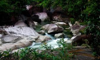 Nổi da gà khi biết được bí ẩn đằng sau hồ nước bị quỷ ám ở Úc Nổi da gà khi biết được bí ẩn đằng sau hồ nước bị quỷ ám ở Úc