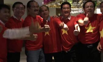 Bầu Đức ở đâu trong đêm tuyển Việt Nam đăng quang AFF Cup 2018? Bầu Đức ở đâu trong đêm tuyển Việt Nam đăng quang AFF Cup 2018?