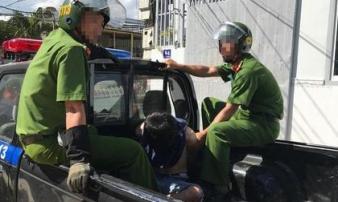 Nghi án nam thanh niên ngáo đá sát hại mẹ và em trai dã man ở Khánh Hòa Nghi án nam thanh niên ngáo đá sát hại mẹ và em trai dã man ở Khánh Hòa