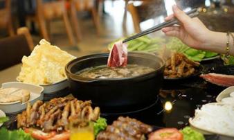 Những cách ăn lẩu sai khiến nhiều người phải hoảng hốt vì hậu quả khó lường Những cách ăn lẩu sai khiến nhiều người phải hoảng hốt vì hậu quả khó lường