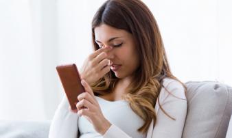 Nhìn thấy chồng chui ra từ cái lán ọp ẹp đó, tôi choáng váng và tự trách mình có mắt như mù Nhìn thấy chồng chui ra từ cái lán ọp ẹp đó, tôi choáng váng và tự trách mình có mắt như mù