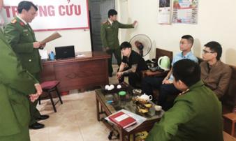 Lật tẩy 'sân sau' của những ông trùm tín dụng đen Lật tẩy 'sân sau' của những ông trùm tín dụng đen