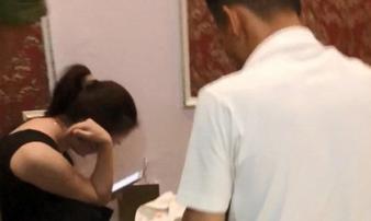 Diễn biến mới vụ cô giáo bị chồng tố vào khách sạn với nam sinh lớp 10 Diễn biến mới vụ cô giáo bị chồng tố vào khách sạn với nam sinh lớp 10