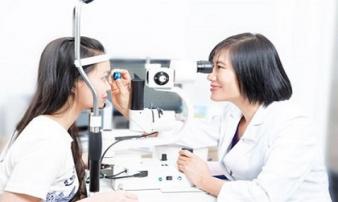 Sau 3 tháng tự nhỏ mắt điều trị, thiếu niên 16 tuổi phải nghỉ học vì không nhìn thấy gì Sau 3 tháng tự nhỏ mắt điều trị, thiếu niên 16 tuổi phải nghỉ học vì không nhìn thấy gì