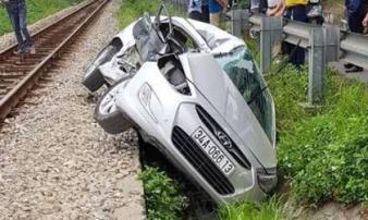 Vụ tàu hỏa húc văng ô tô: 5 nạn nhân đi ăn cưới là anh em Vụ tàu hỏa húc văng ô tô: 5 nạn nhân đi ăn cưới là anh em