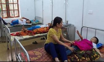 Ăn xôi và bánh mì trước cổng trường, 7 học sinh tiểu học nhập viện Ăn xôi và bánh mì trước cổng trường, 7 học sinh tiểu học nhập viện