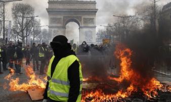 Bạo lực dâng cao, trung tâm Paris chìm trong khói lửa Bạo lực dâng cao, trung tâm Paris chìm trong khói lửa