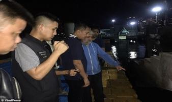 Tức giận vợ đi tiệc tùng, cha trói con nhỏ vào xe đẩy ném xuống biển Tức giận vợ đi tiệc tùng, cha trói con nhỏ vào xe đẩy ném xuống biển