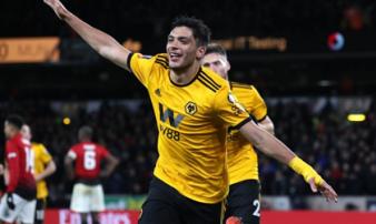 Gục ngã trước 'Bầy sói', Man United mở đường giành cúp cho Man City Gục ngã trước 'Bầy sói', Man United mở đường giành cúp cho Man City