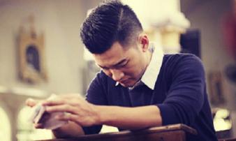 Cứ tới bữa, vợ lại mang bức ảnh đó đặt cạnh mâm cơm làm cổ tôi nghẹn ứ, không sao ăn nổi Cứ tới bữa, vợ lại mang bức ảnh đó đặt cạnh mâm cơm làm cổ tôi nghẹn ứ, không sao ăn nổi