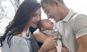 'Nụ hôn định mệnh' và chuyện yêu lén lút của Lương Thế Thành và Thuý Diễm 'Nụ hôn định mệnh' và chuyện yêu lén lút của Lương Thế Thành và Thuý Diễm